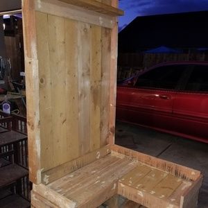 Corner Pallet coat coat rack and bench